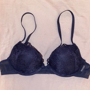 Gilly Hicks Lightly Lined Plunge Bra